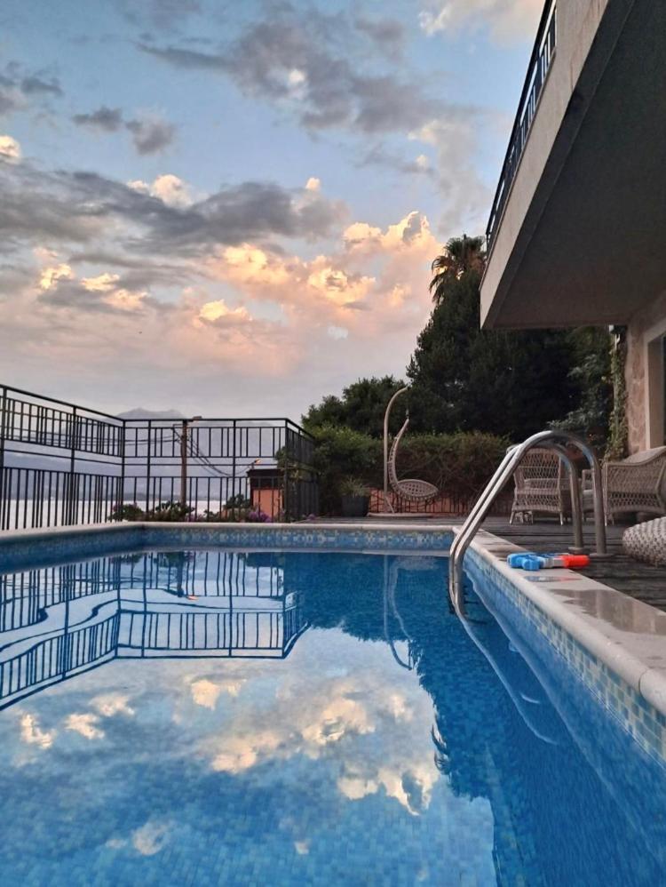 Apartment Tri Kiparisa Tivat Exterior photo